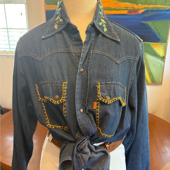 Vintage Levi's Blue Denim Shirt with Red Label - Picture 4 of 13